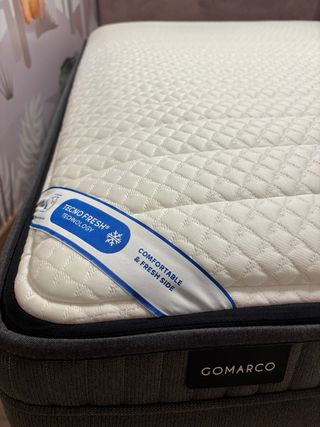 canapé y colchón de 1,35 x 1,90 totalmente nuevo