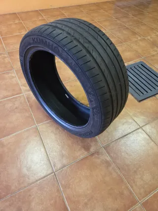 Neumático 235/40/18