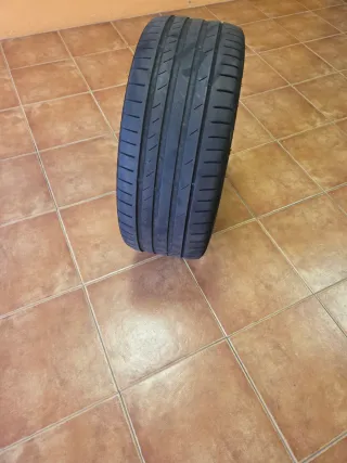 Neumático 235/40/18