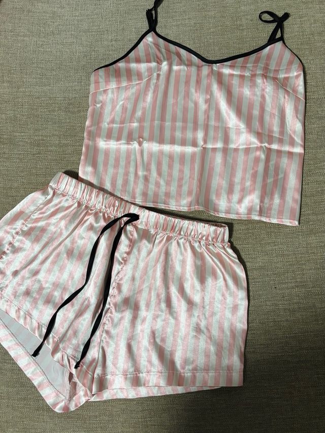 Pijama rayas rosa y blanco