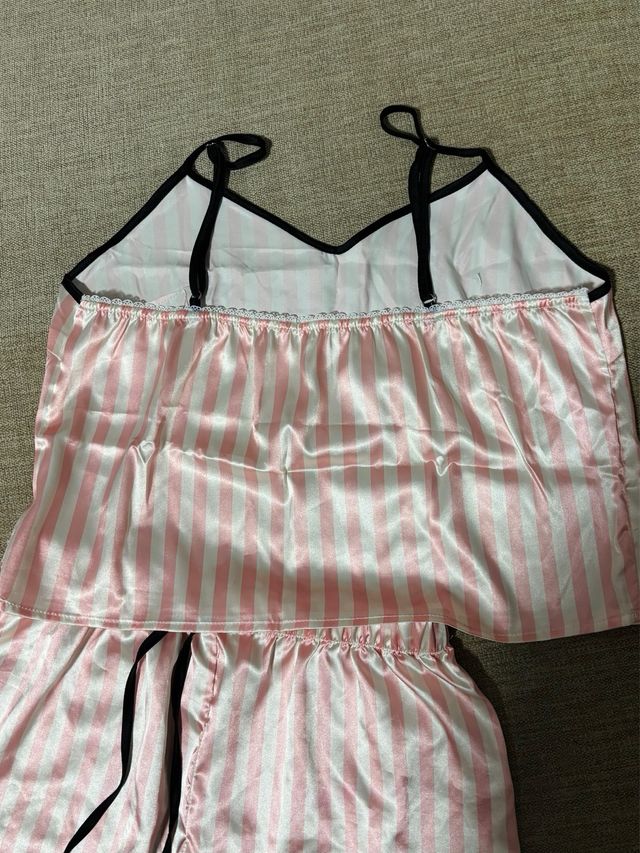 Pijama rayas rosa y blanco