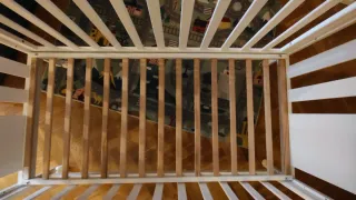 Cuna blanca con colchón y altura regulable