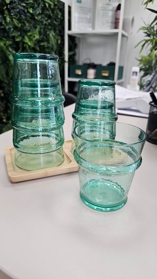 Set 6 Vasos Verdes con Bandeja Bambú