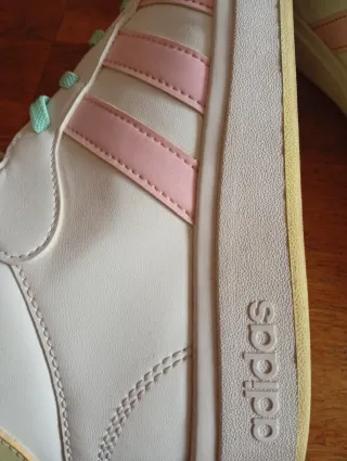 Zapatillas Adidas altas blancas y rosas
