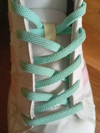 Zapatillas Adidas altas blancas y rosas