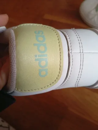 Zapatillas Adidas altas blancas y rosas