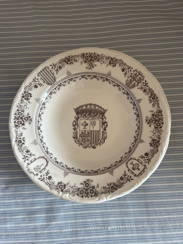 7 Platos hondos escudo Aragón