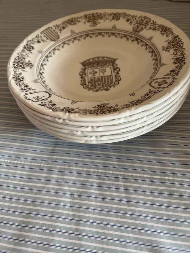 7 Platos hondos escudo Aragón