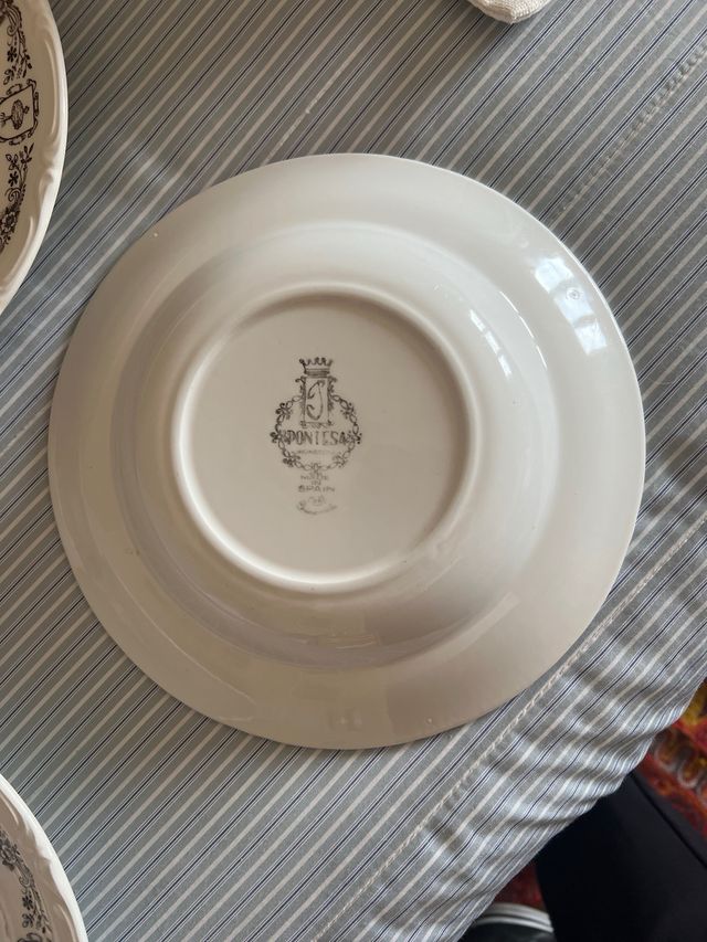 7 Platos hondos escudo Aragón