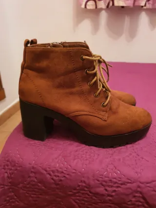 Botas marrones con cordones