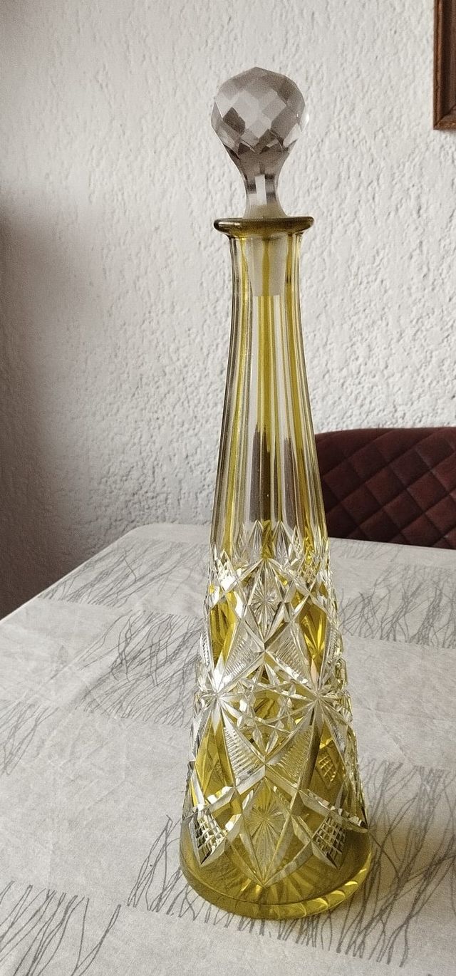 Elegante decantador vintage de cristal