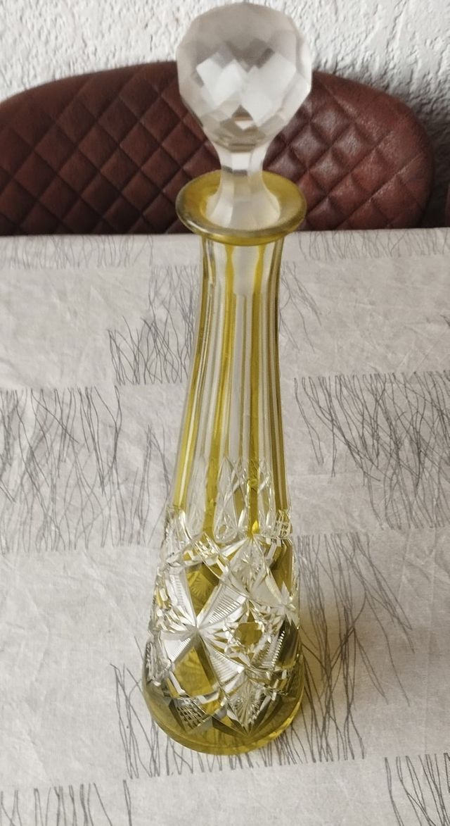 Elegante decantador vintage de cristal