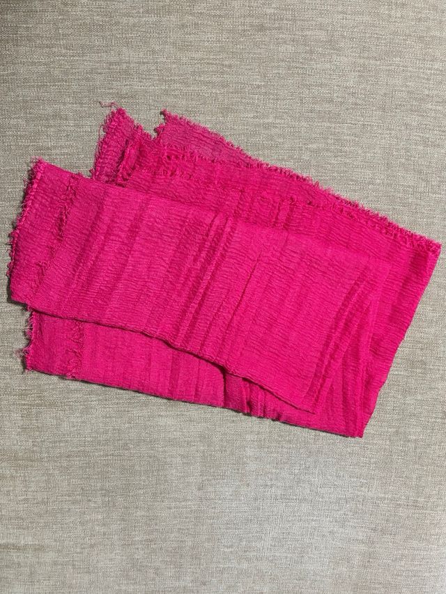 Pañuelo rosa con textura