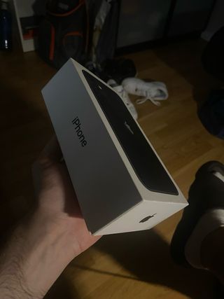 iPhone 11 CAJA