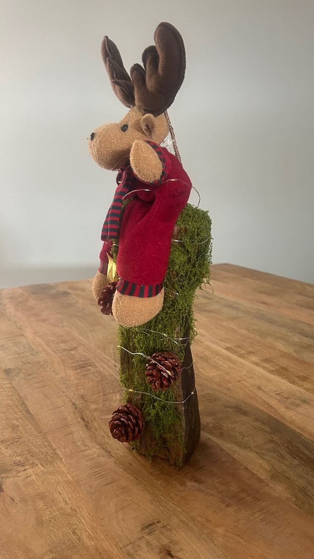 Adorno Navideño Reno Tronco Musgo