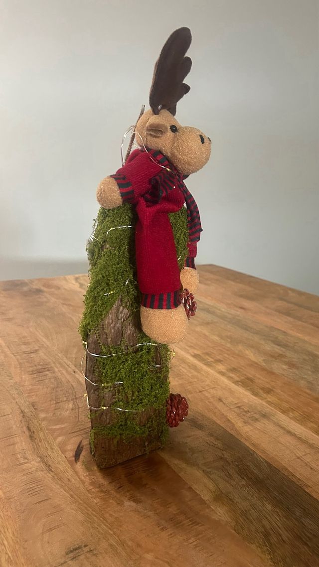 Adorno Navideño Reno Tronco Musgo