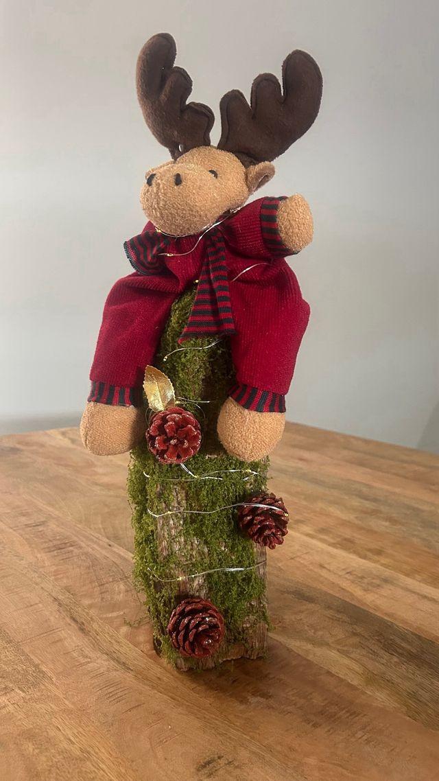 Adorno Navideño Reno Tronco Musgo
