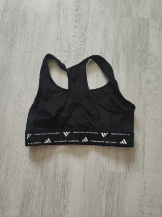 Top deportivo Adidas negro