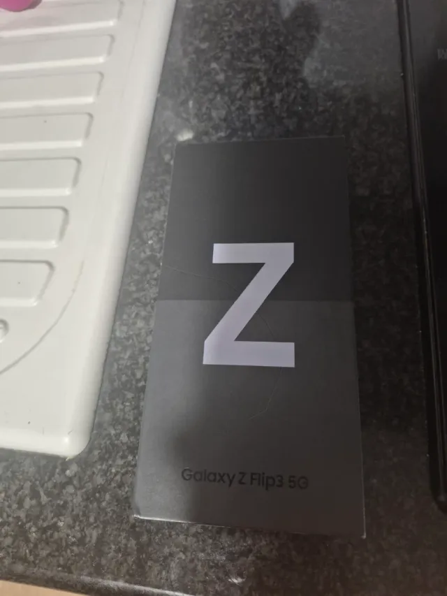 Samsung Galaxy Z Flip 3 5G con Caja
