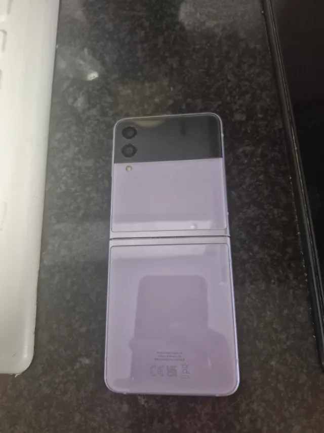 Samsung Galaxy Z Flip 3 5G con Caja