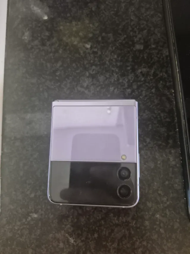 Samsung Galaxy Z Flip 3 5G con Caja