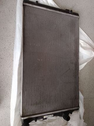 Radiador Coche Audi/Seat/VW (TIENE UNA FUGA)