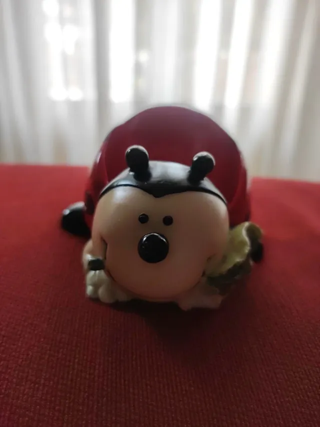 Soporte de movil de mariquita (cerámica).