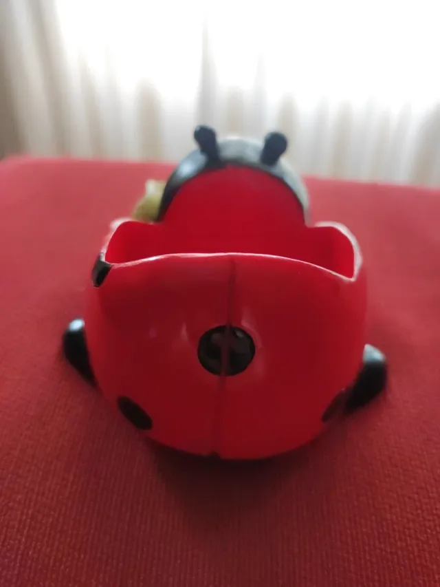 Soporte de movil de mariquita (cerámica).