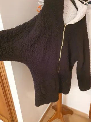 Abrigo reversible negro y beige