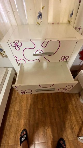 Litera infantil blanca con armario y cajonera