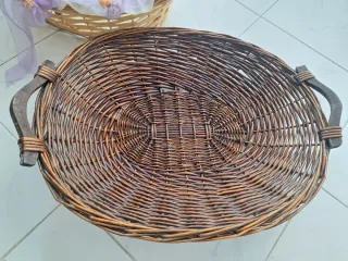 Cesta de mimbre decorada morada