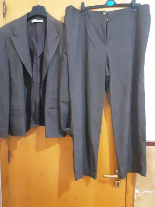 Completo giacca e pantaloni marroncino