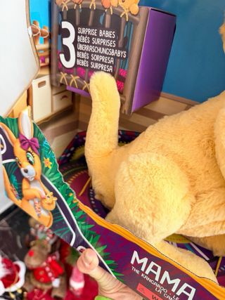 Furreal Mama Josie Canguro Peluche Interattivo