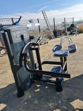 Máquinas de gimnasio en tienda física