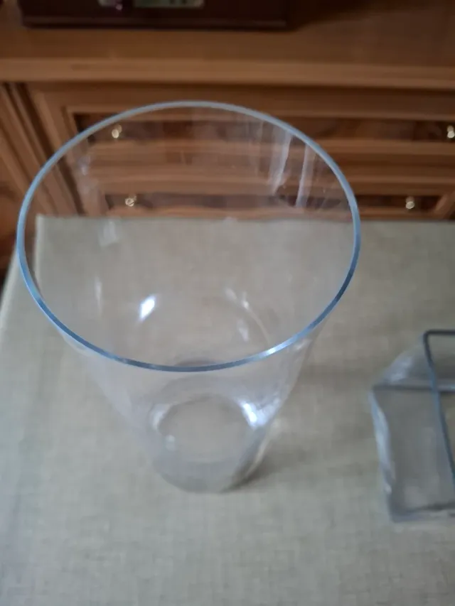 Jarrón de cristal cilíndrico alto