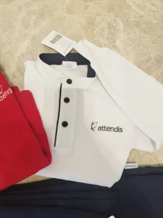Uniforme talla 8 Attendis