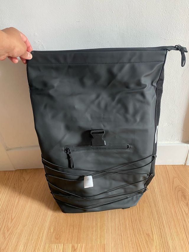 Mochila impermeable negra