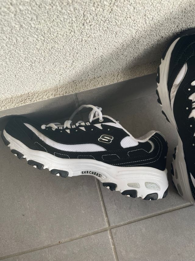 Zapatillas Skechers Negras y Blancas