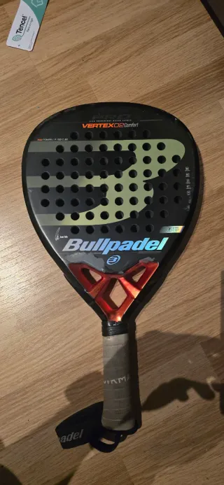 Pala de pádel Bullpadel Vertex 02 Comfort GRATIS