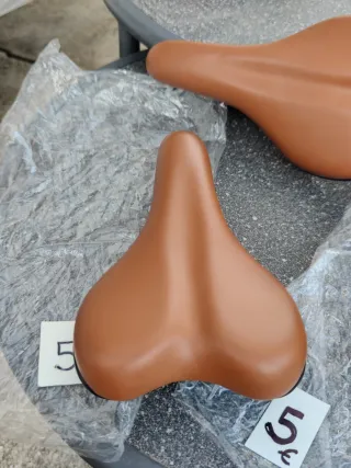 Sillín de paseo marrón " Último " a estrenar.