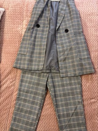 Conjunto Stradivarius Chaleco y Pantalón