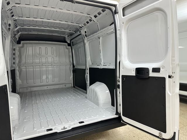 Peugeot Boxer 2023 L2H2