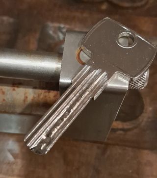 Candado de seguridad metálico