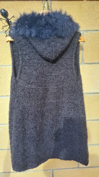 Chaleco largo sin mangas con pelo