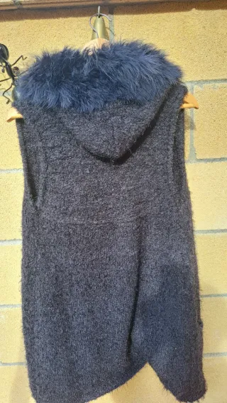 Chaleco largo sin mangas con pelo