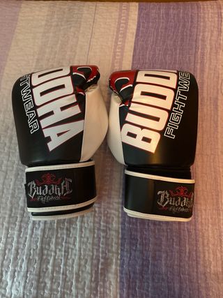 Guantes y espinilleras Buddha + vendas