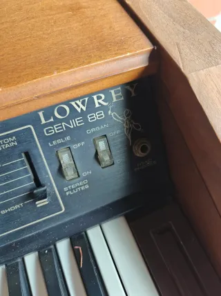 Órgano Eléctrico Vintage LOWREY Genie 88. No envío