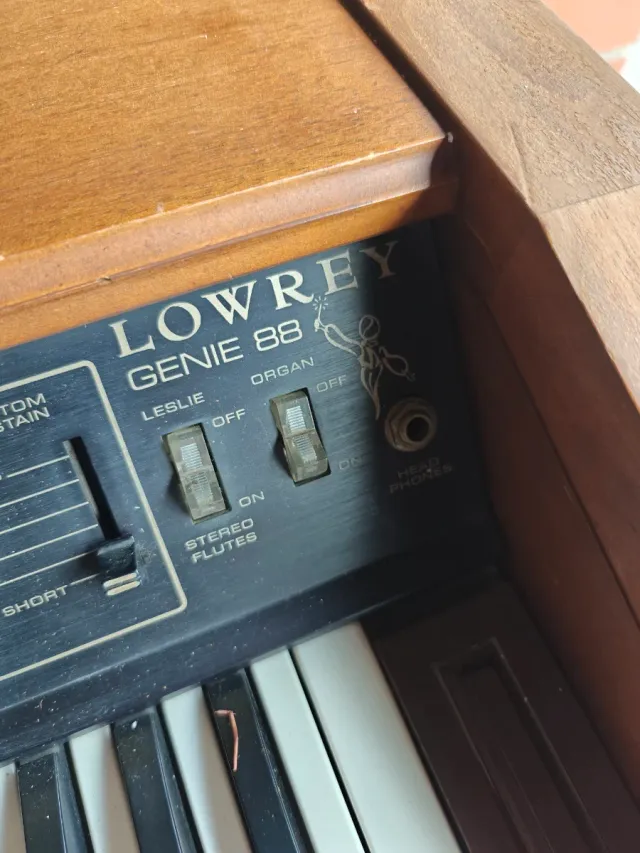 Órgano Eléctrico Vintage LOWREY Genie 88. No envío