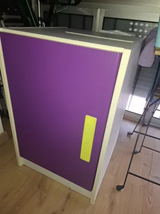 Armario infantil morado y verde