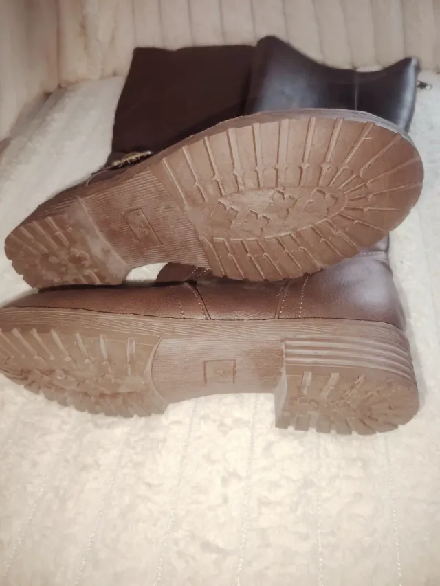 Botas altas planas marrones